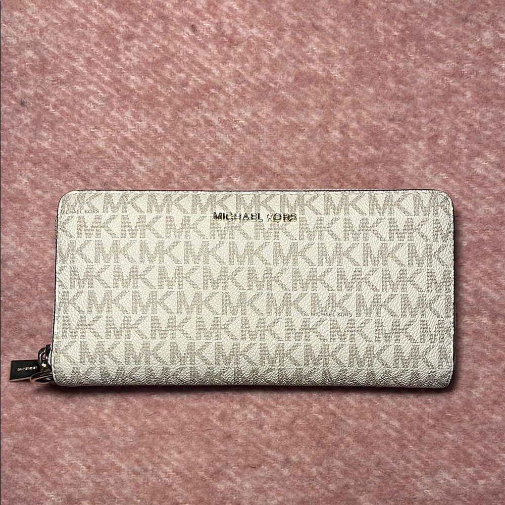 Michael Kors White Patterned Wallet with Zipper Closure
